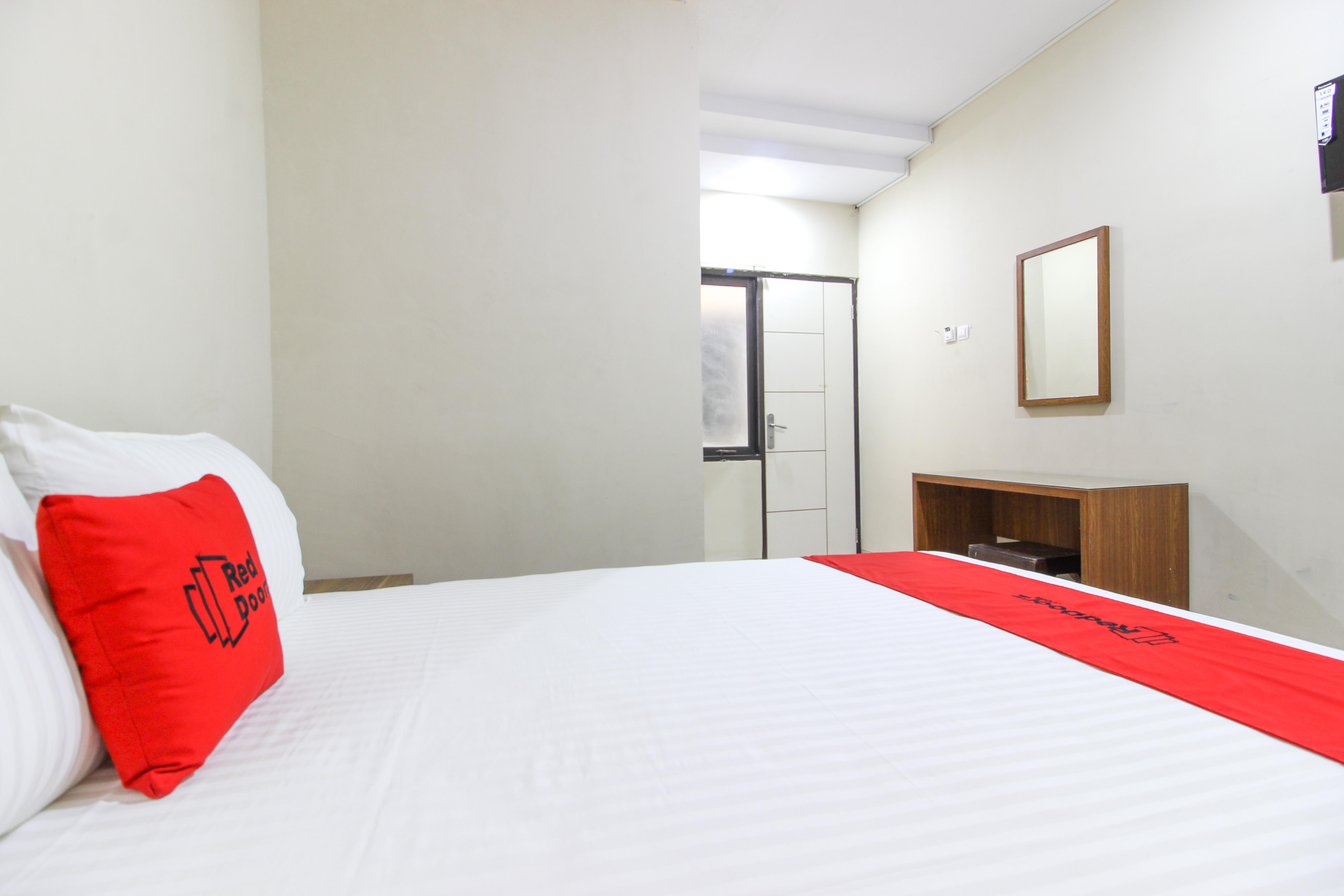 RedDoorz near Jogja Kembali Monument 3 Hotel Kalasan Buitenkant foto