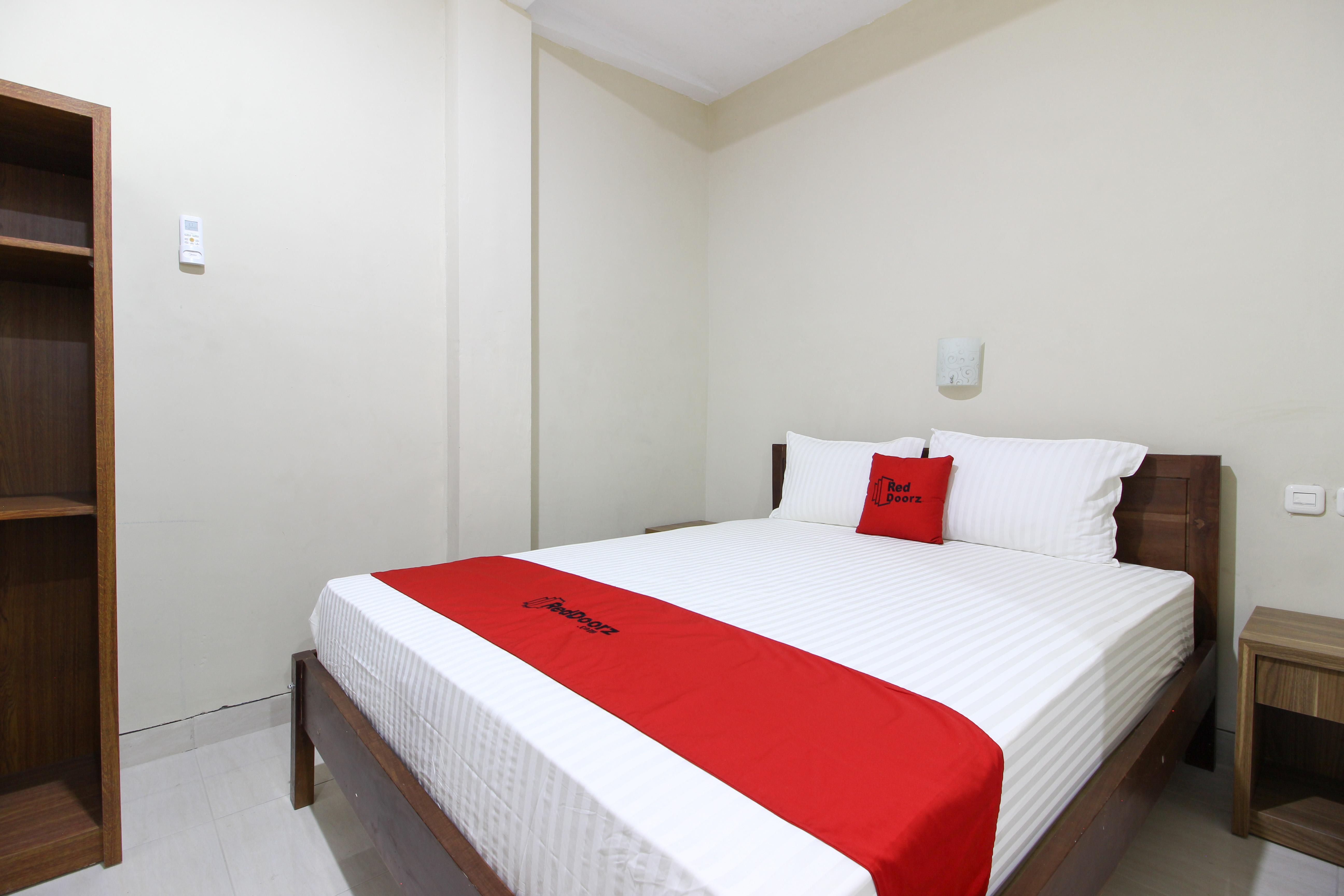 RedDoorz near Jogja Kembali Monument 3 Hotel Kalasan Buitenkant foto